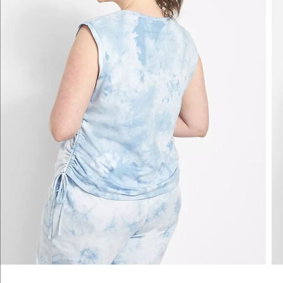 LIVI Crew-Neck Ruched-Side Tank - Picture 2 of 6